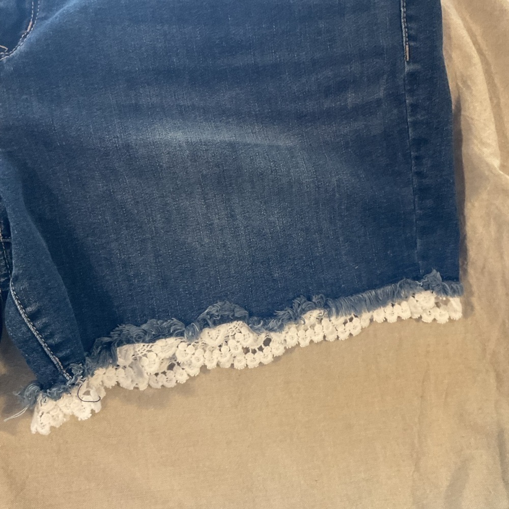 Lane Bryant Women’s Distressed Jean Girlfriend Shorts Lace Trim Mid Rise - Picture 4 of 9